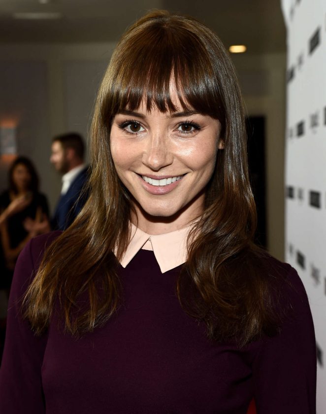 How tall is Jocelin Donahue?